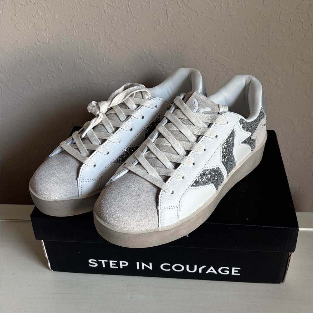 COB by Culture of Brave Women's Sneakers in White and glitter Gray NWT Size8-8.5 - Picture 5 of 7